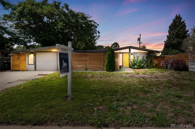 2465 S Newton St in Denver, CO - Building Photo