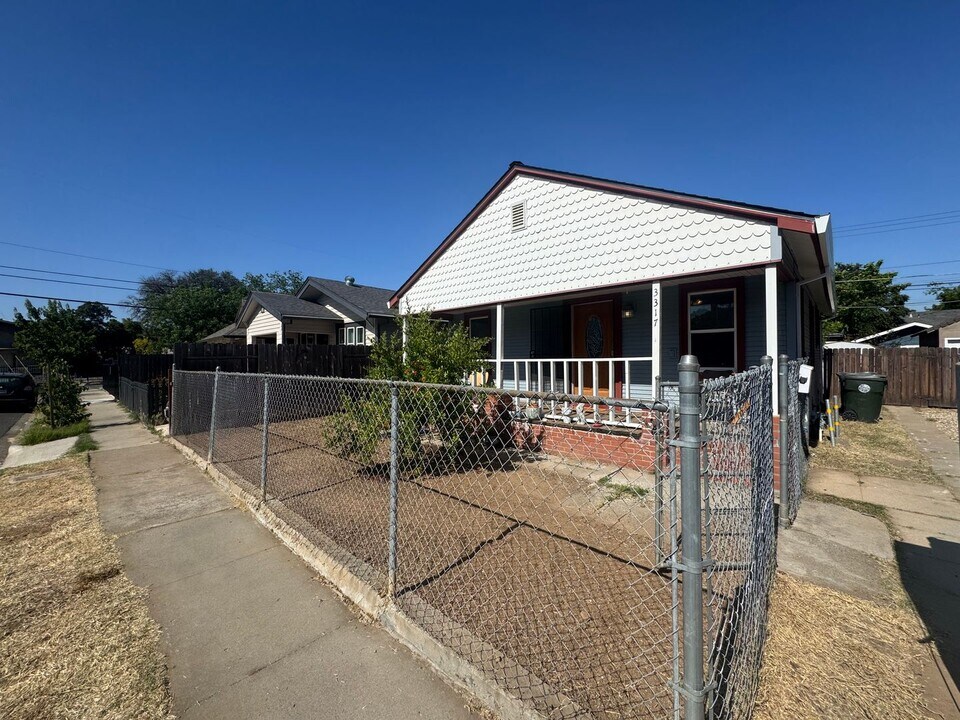 3317 42nd St in Sacramento, CA - Building Photo