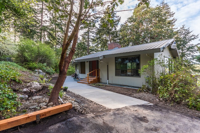 2172 Madrona Way in Coupeville, WA - Building Photo - Building Photo