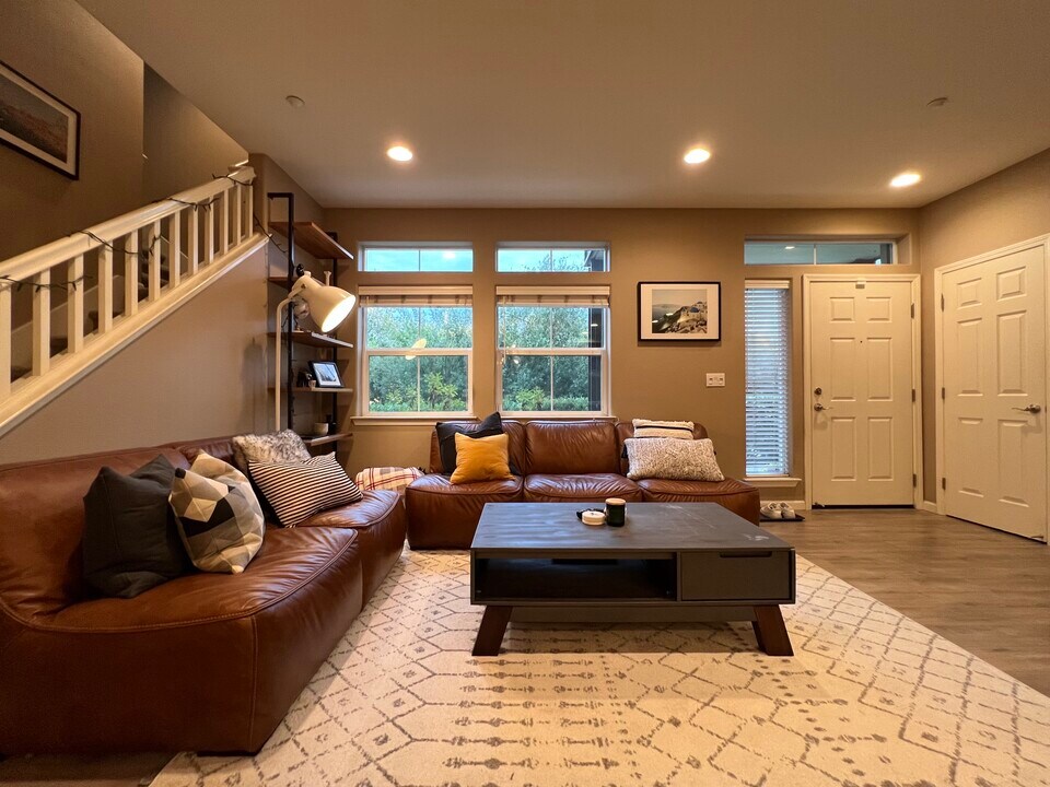 837 Font Ter in San Jose, CA - Building Photo