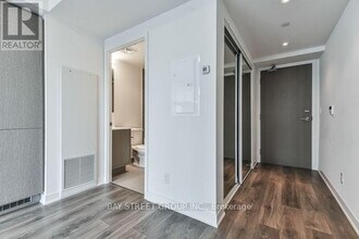 88 Harbour St in Toronto, ON - Building Photo - Building Photo