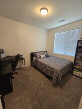 3373 Dorset St in Tulare, CA - Building Photo - Building Photo
