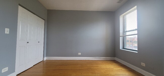 6901 S Paxton Ave in Chicago, IL - Building Photo - Building Photo