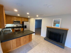 10375 SW Johnson St in Tigard, OR - Building Photo - Building Photo