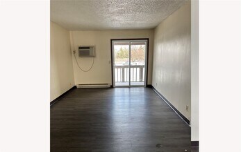 631 W Sycamore St in Columbus Grove, OH - Foto de edificio - Building Photo