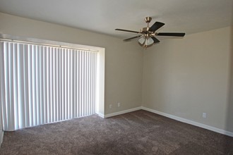 Shenandoah Apartments in Richardson, TX - Foto de edificio - Building Photo