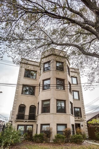 property at 2717 W Argyle St