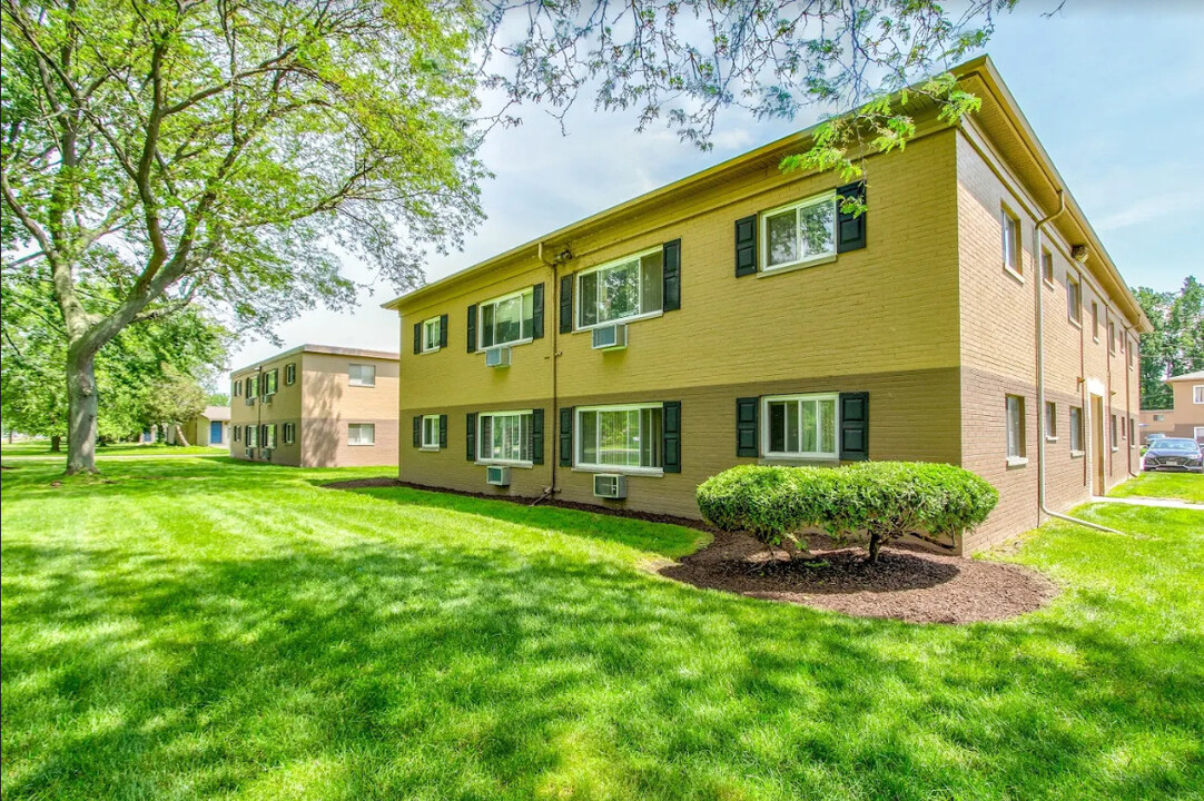 Lakeside in Eastlake, OH - Foto de edificio