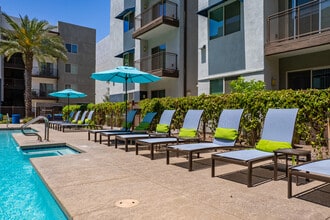 Metro 101 in Tempe, AZ - Building Photo - Building Photo