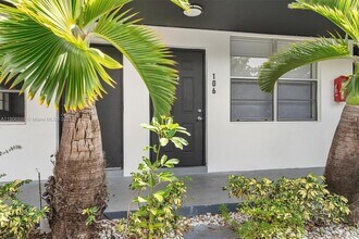 1715 N 16th Ave in Hollywood, FL - Building Photo - Building Photo