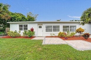 1205 S Lake Dr in Lantana, FL - Building Photo