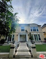 137 Crescent Dr in Beverly Hills, CA - Building Photo