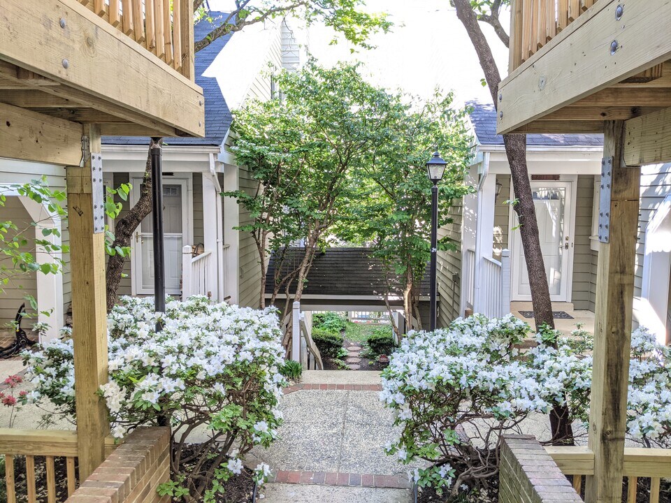 2805 South Woodrow Street in Arlington, VA - Building Photo