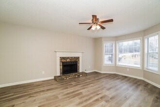 100 Ashford Dr in Dallas, GA - Foto de edificio - Building Photo