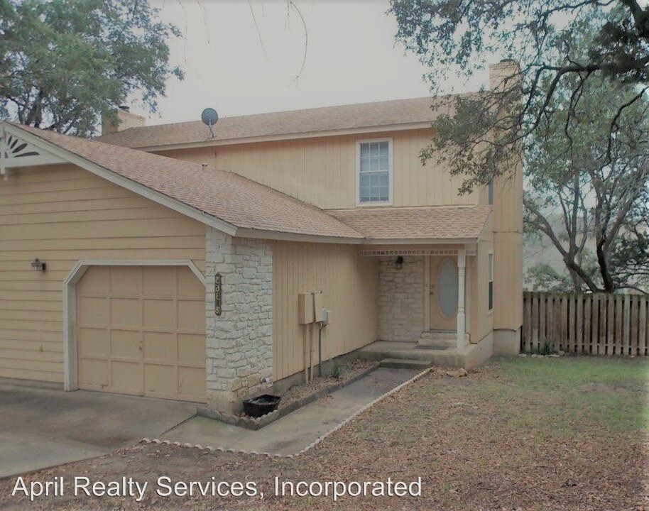 363 Fantail Loop in Lakeway, TX - Building Photo