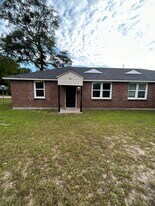 724 Miller Rd in Sumter, SC - Building Photo