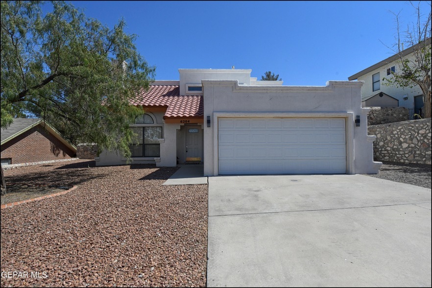 6204 Bluff Ridge Dr in El Paso, TX - Building Photo