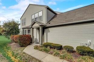 3333 Bromley Ln in Aurora, IL - Building Photo