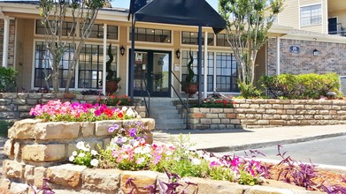 Wyndham on the Creek in Dallas, TX - Foto de edificio - Building Photo