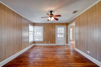 710 N Ave H in Elgin, TX - Building Photo - Building Photo