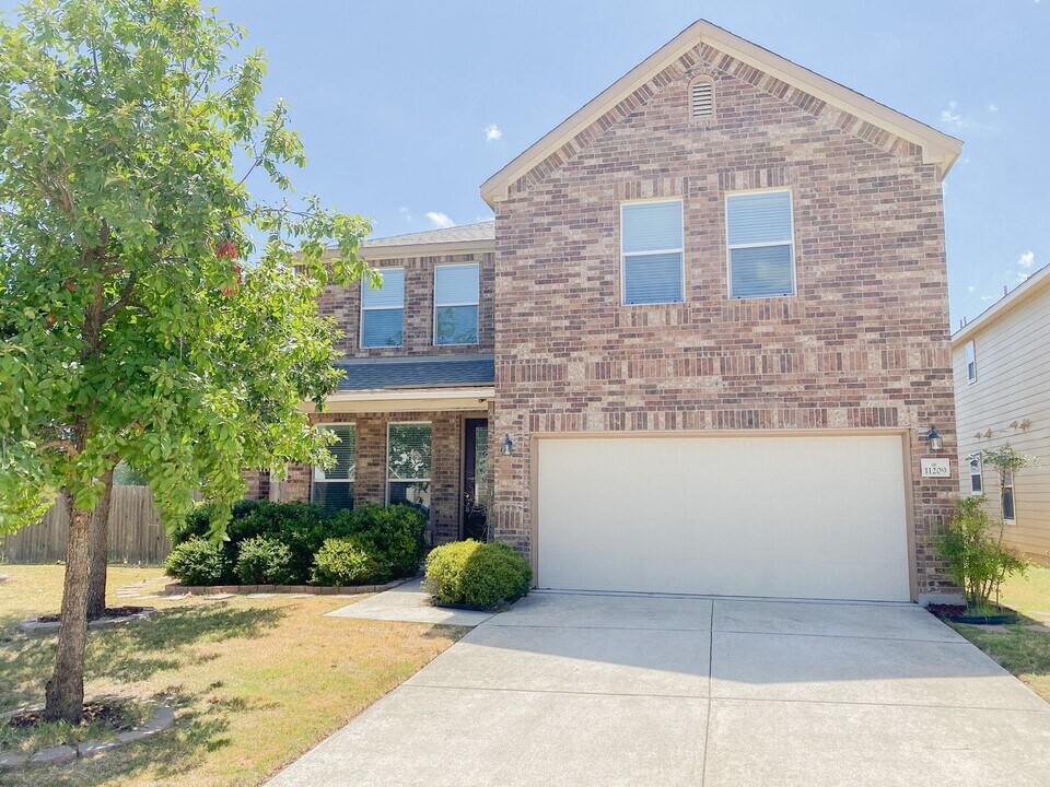 11209 Whitefaulds Dr in Austin, TX - Building Photo