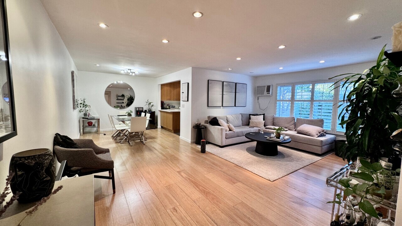 645 Westmount Dr, Unit 211 in West Hollywood, CA - Foto de edificio