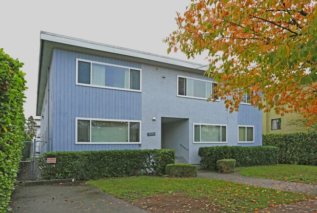 6592 Telford Av in Burnaby, BC - Building Photo - Building Photo