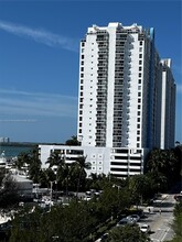 1701 Sunset Harbour Dr, Unit L704 in Miami Beach, FL - Foto de edificio - Building Photo