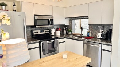 1889 S Ocean Dr, Unit 111 in Hallandale Beach, FL - Building Photo - Building Photo