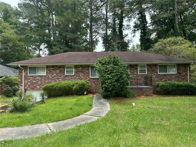 property at 1914 La Mesa Ln
