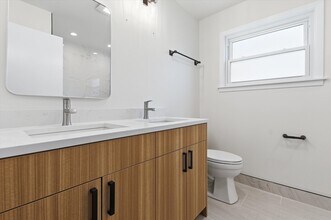 5915 N Milwaukee Ave in Chicago, IL - Building Photo - Building Photo