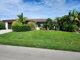 376 Portofino Dr in Punta Gorda, FL - Building Photo