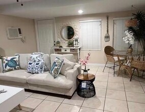 870 S McCall Rd in Englewood, FL - Building Photo - Building Photo