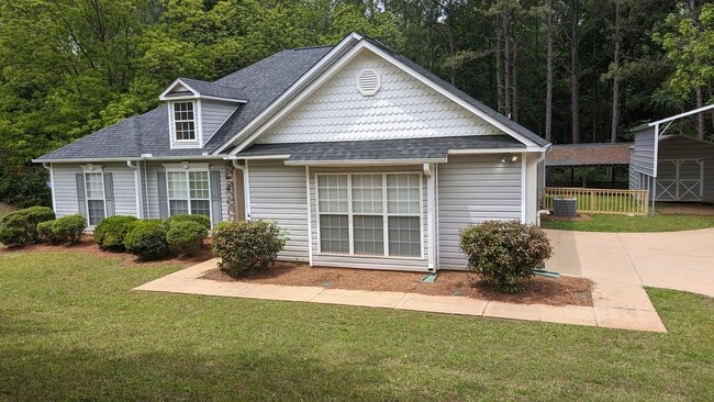 105 Foxdale Dr in Lagrange, GA - Building Photo - Building Photo