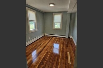 4 Church St, Unit 3 in Oxford, MA - Building Photo - Building Photo