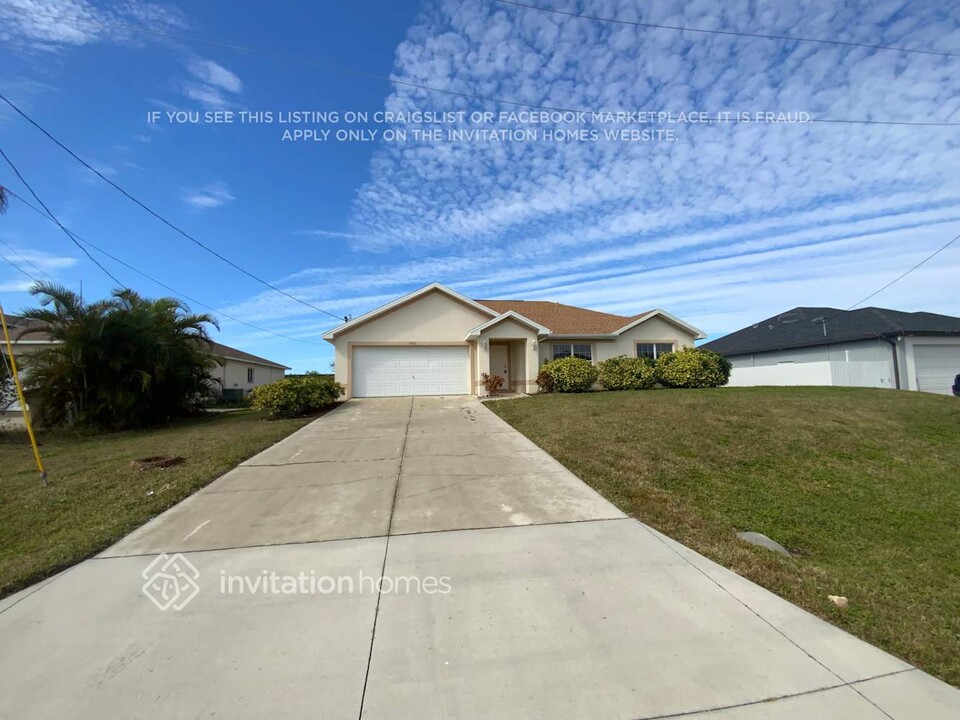 306 NW 15th Pl in Cape Coral, FL - Foto de edificio