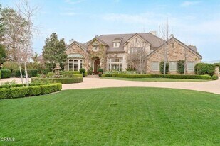 3243 Calle De Debesa in Camarillo, CA - Building Photo