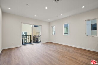 1733 S Barrington Ave in Los Angeles, CA - Building Photo - Building Photo