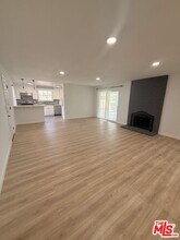 7536 Shoup Ave in Los Angeles, CA - Building Photo - Building Photo