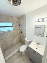 1055 NE 34th Ct in Oakland Park, FL - Building Photo - Building Photo