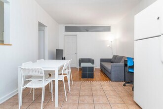 1569 1st Ave in New York, NY - Building Photo - Building Photo