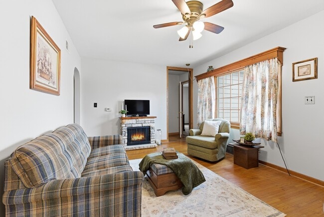 1144 Madison St in Cedar Falls, IA - Foto de edificio - Building Photo