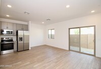 2820 Red Fox Rd in Phoenix, AZ - Building Photo - Building Photo