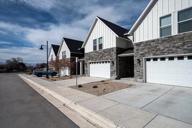 721 E Zekes Ct in Midvale, UT - Building Photo - Building Photo