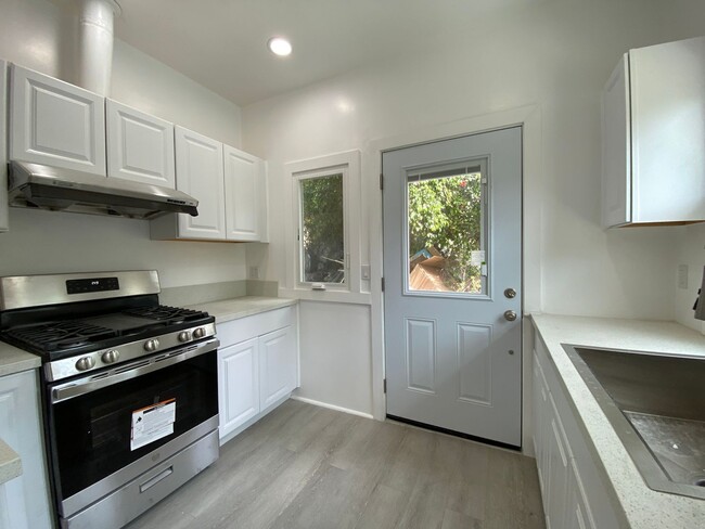 318 Belmont Ave in Los Angeles, CA - Foto de edificio - Building Photo