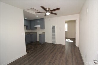 4986 Southern Ave-Unit -D in South Gate, CA - Building Photo - Building Photo