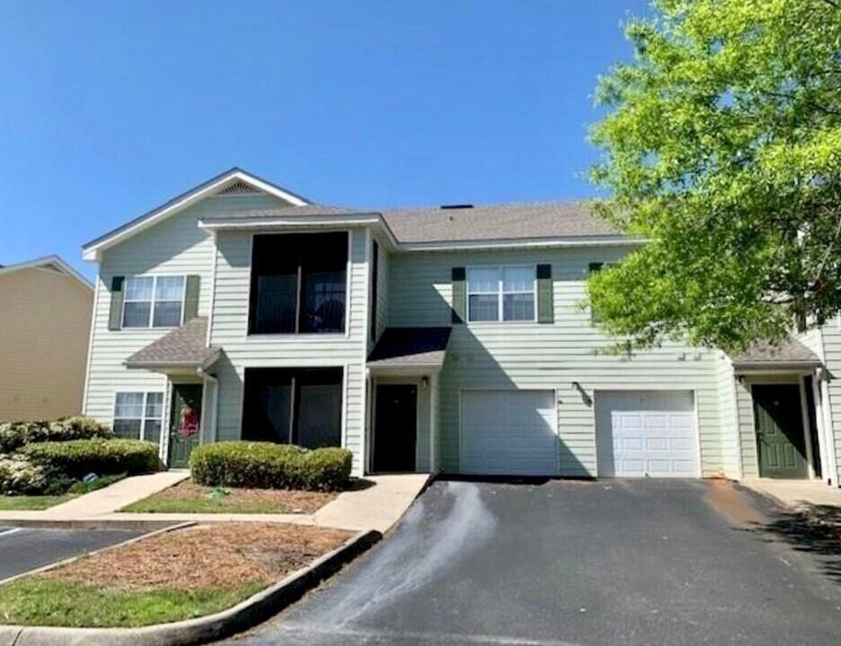 447 W Longleaf Dr in Auburn, AL - Building Photo