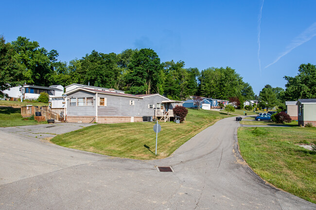 51 Estates in Elizabeth, PA - Building Photo - Building Photo