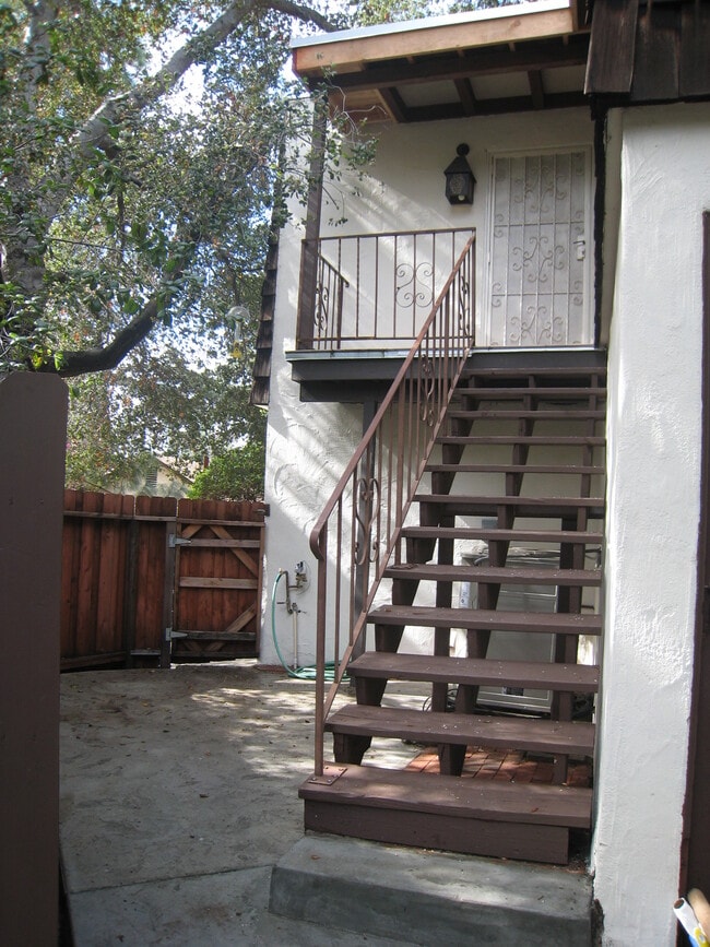 1811 Verdugo Knolls Dr in Glendale, CA - Foto de edificio - Building Photo