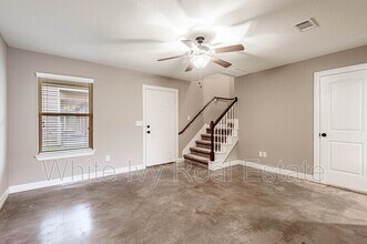 Avenue Townhomes in Huntsville, TX - Foto de edificio - Building Photo